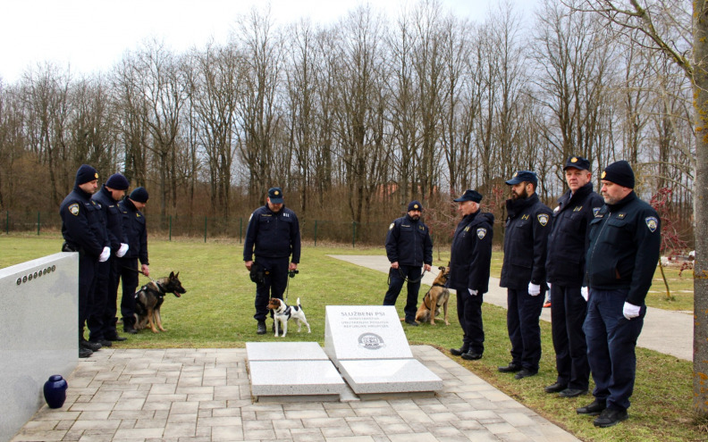 Službeni policijski psi dobili grobno mjesto u Spomengaju
