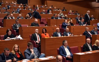 Produljena snižena stopa PDV-a na plin, potvđeno da vladajući imaju 76 ruku