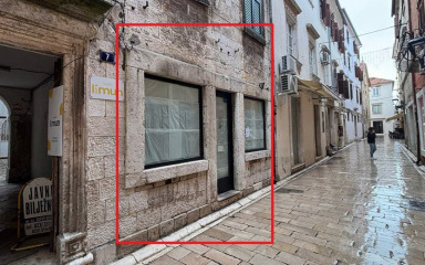 Iznajmljuje se državni poslovni prostor na atraktivnoj lokaciji