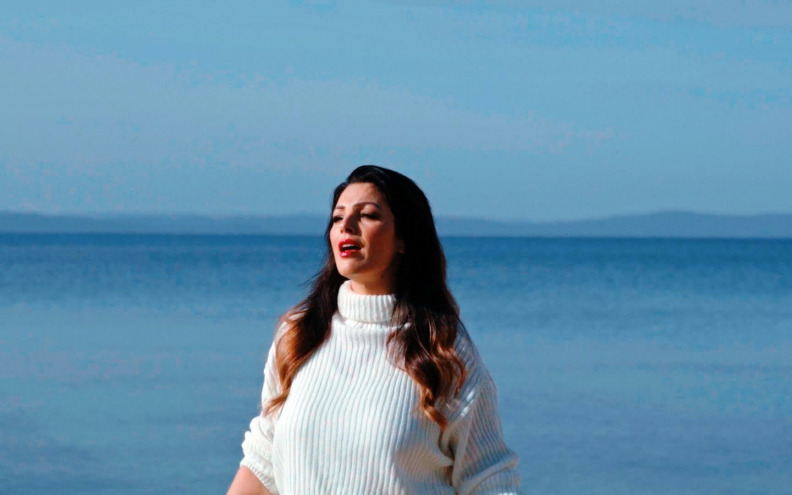 VIDEO Zadarska pjevačica Bernarda Grbeša izdala romantični singl prvijenac »Istina«