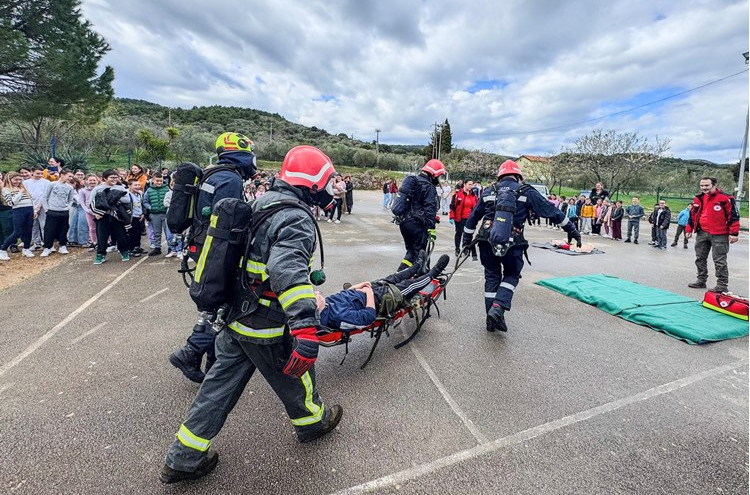 Na Pašmanu provedena vježba evakuacije, spašavanja i gašenja požara