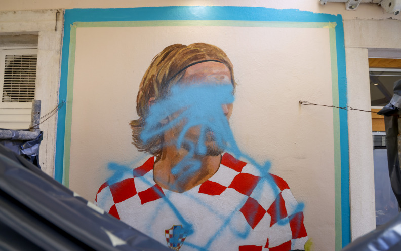 Poznati novinar zgrožen šaranjem murala Luke Modrića: 'Kakvi smo mi to ljudi? Onda srušite i kip Kreše...'
