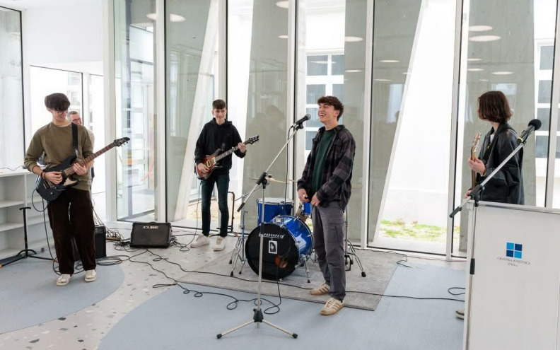 TREĆI KAT Od školskog benda do pozornice Urbofon Livea