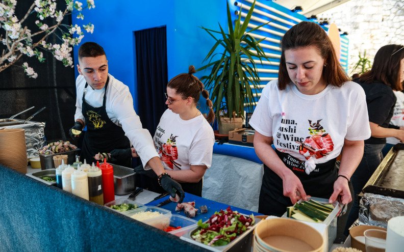 FOTO Otvoren Tuna, Sushi & Wine Festival: Bogata ponuda po guštu lokalaca i stranih posjetitelja