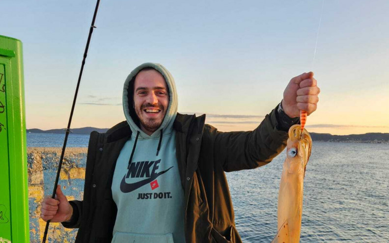 Patrik Ožaković na Foši ulovio lignju od 1,185 kilograma