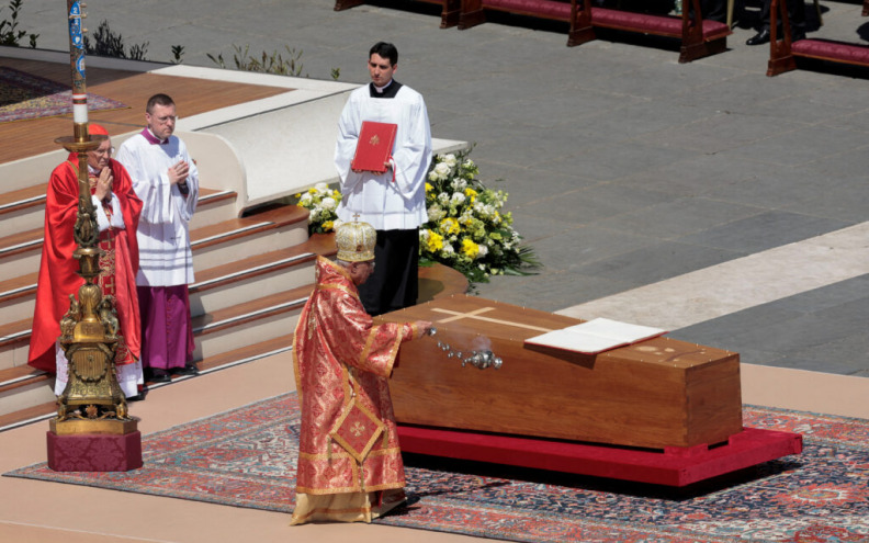 Pokopan je papa Franjo