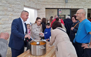 Benkovčani na tradicionalnom druženju uz bakalar