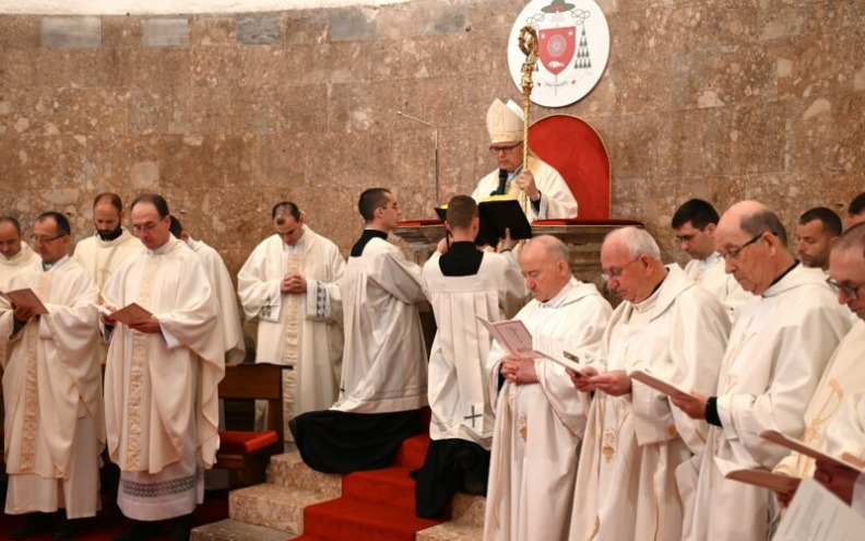 Nadbiskup predvodio misu posvete ulja: Molite da ostanemo vjerni, ponizni i radosni službenici Evanđelja