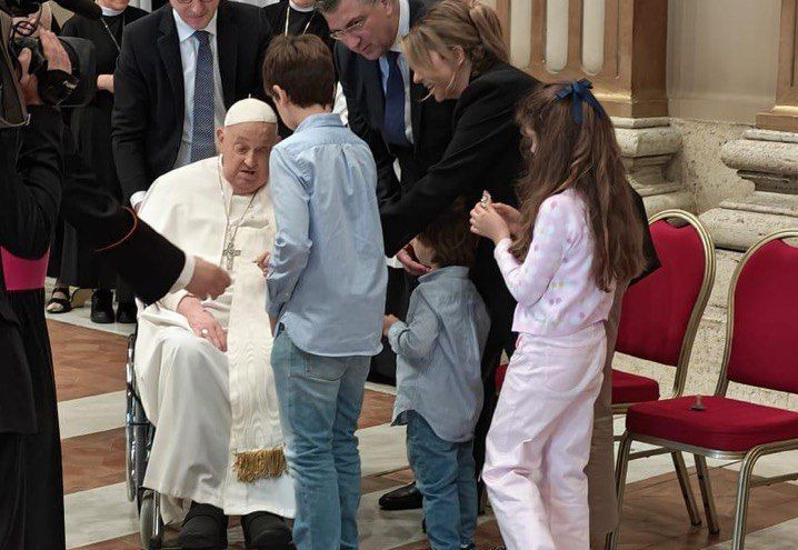 Plenković se nakratko sastao s papom nakon uskrsne mise u Vatikanu