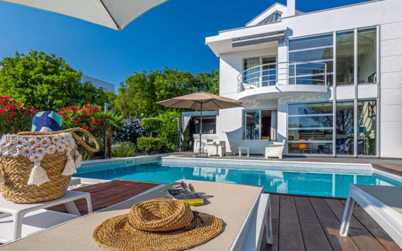 Kome povjeriti iznajmljivanje vašeg smještaja? Adriagate – stručni partner s više od 24 godine iskustva