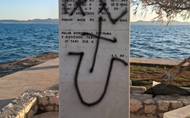 Spomenik antifašističkim borcima u Diklu ponovno išaran ustaškim simbolima