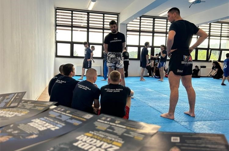 Policija i sportaši u Benkovcu promovirali kampanju 