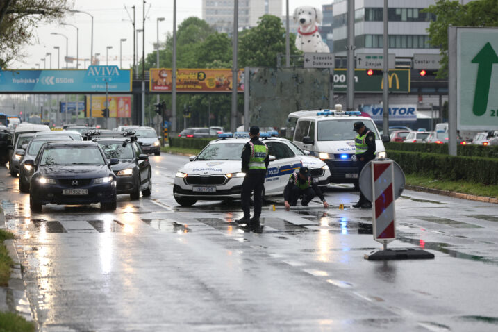 U naletu automobila u Zagrebu poginuo pješak