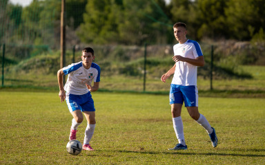 Raštanima postolje, petarda Zlatne luke za kraj