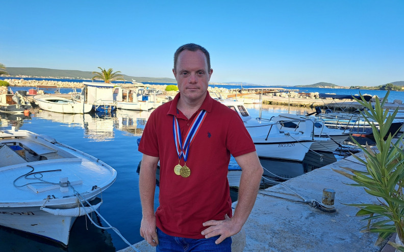 Filip Kulonja iz Dobropoljane zablistao! Zlatni sprinter s Down sindromom pomiče granice
