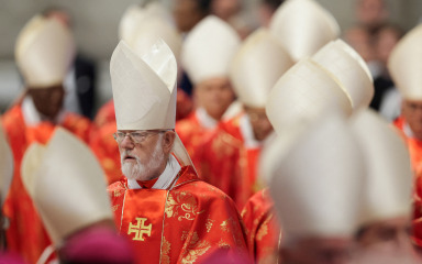 Kardinali u procesiji ušli u Sikstinsku kapelu, danas na rasporedu jedno glasanje