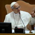 Papa u Alžiru pozvao vlasti da promiču “slobodno” civilno društvo