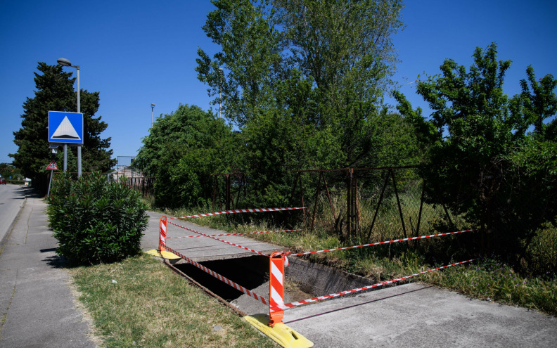 Urušila se betonska ploča šetnice kraj igrališta 