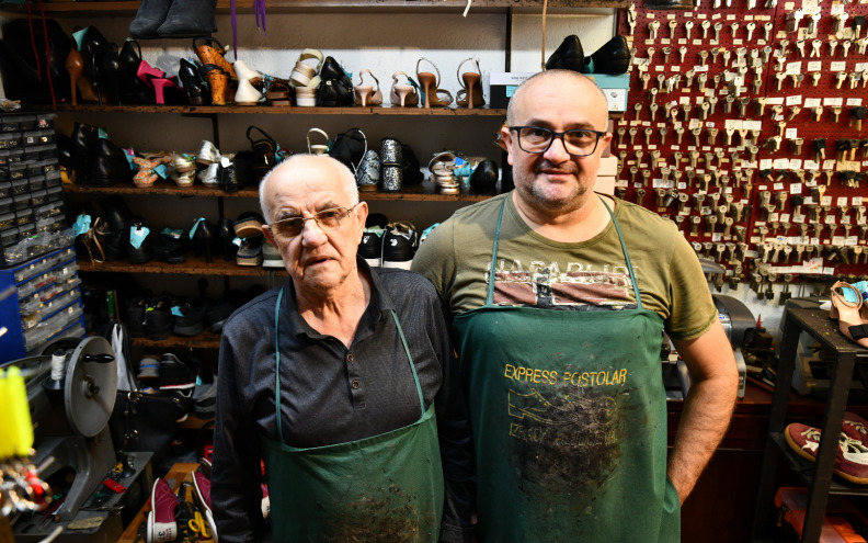 Pavo Pejazić i njegov sin Mario čuvaju stari obrt od izumiranja: 'Radit ću dok budem mogao...'
