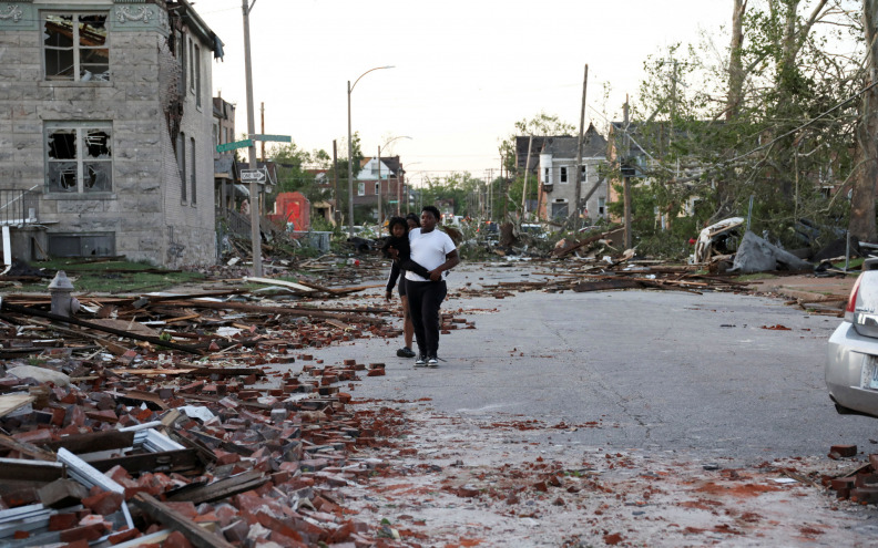 Najmanje 21 poginuli nakon što su tornada pogodila američki srednji zapad