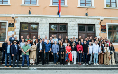 Maturanti Prirodoslovno-matematičke gimnazije zajedno nakon tri desetljeća