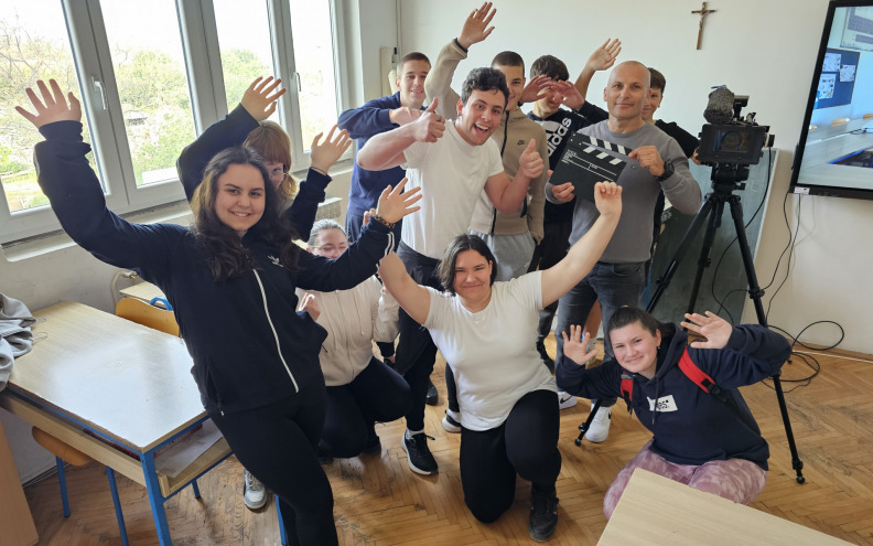 Poznati po ratnim dokumentarcima, no pravi trag ostavljaju u - školama