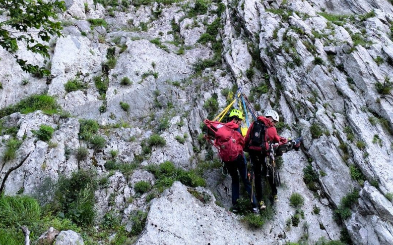HHMS i HGSS s Biokova spasili pacijenta sa slomljenim bedrom