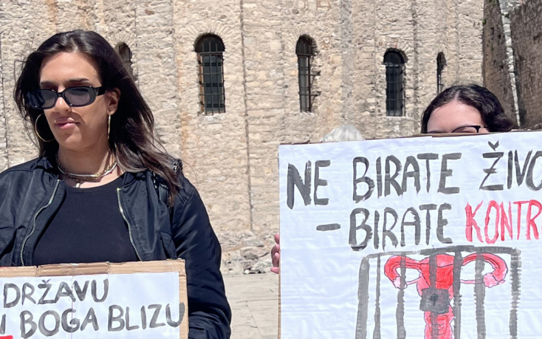 U Zadru održan i protuprotest: 'Smatramo da je dostupnost pobačaja Ustavom zajamčeno pravo...'