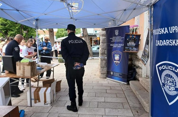 Kampanja Postani policajac/policajka - na cilju Memorijalne atletske utrke „Tri hrvatska redarstvenika“ Pakoštane-Biograd