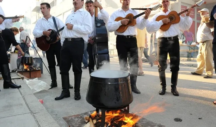 Ravnokotarska fišijada u Benkovcu na Dan državnosti
