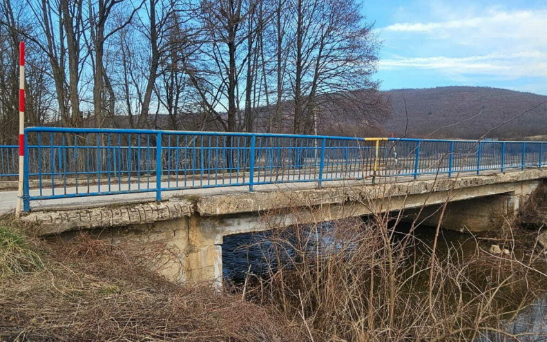 Sanira se most preko rijeke Une pored Srba