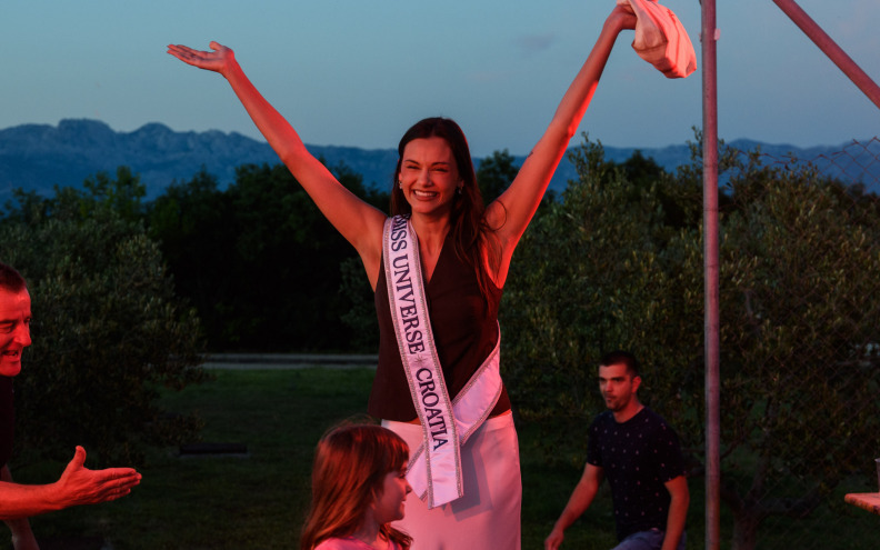 FOTO Laura Gnjatović dočekana u rodnom Paljuvu: 'Osjećaj je prekrasan'