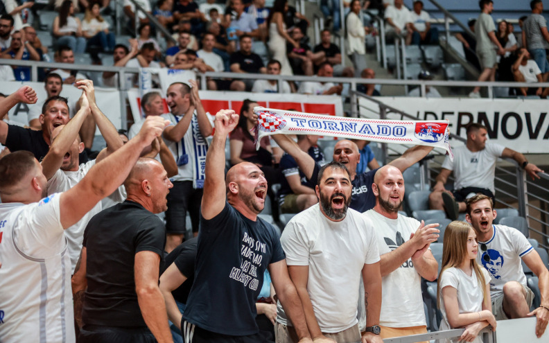 Zbog bacanje pirotehnike tijekom utakmice KK Zadra privedena jedna osoba