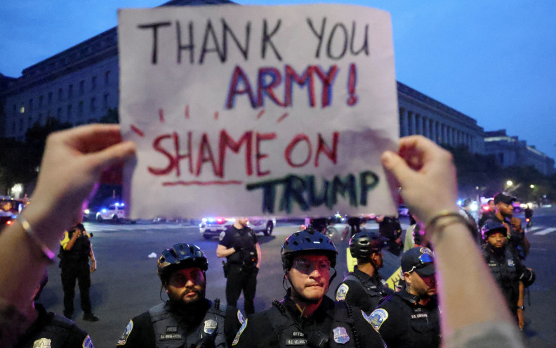 Trumpova vojna parada u Washingtonu zasjenjena masovnim prosvjedima