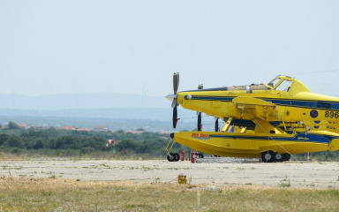 Požar u Kaštel Sućurcu izazvao muškarac koji je spaljivao korov