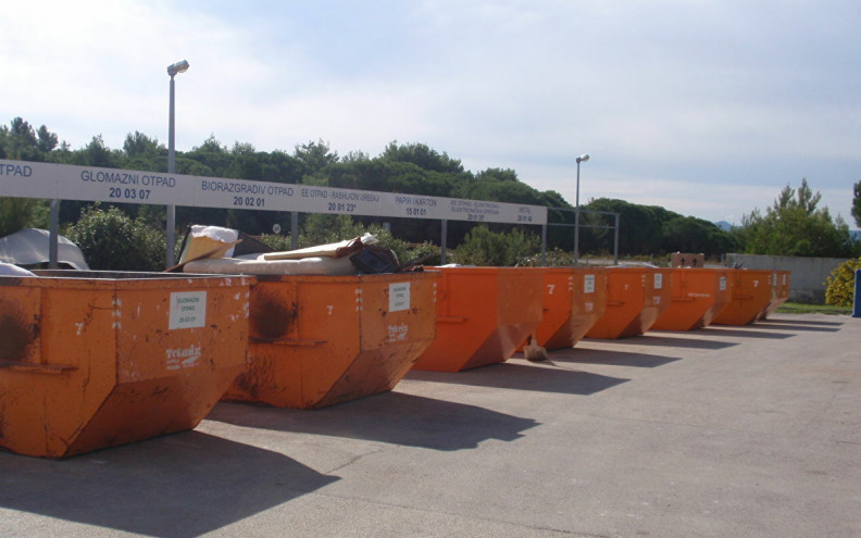 Kako baciti, a ne zagaditi? Savjeti za pravilno odlaganje opasnog otpada