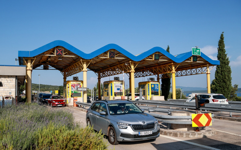 Unatoč predviđanjima, na naplatnoj postaji Posedarje bez gužvi. Evo kada se očekuje pojačan promet