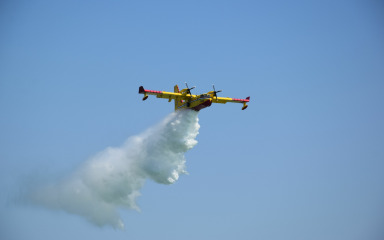Požari u Crnoj Gori, Hrvatska šalje kanader