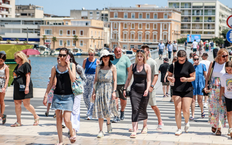 Danas pretežno sunčano te vrlo toplo i vruće