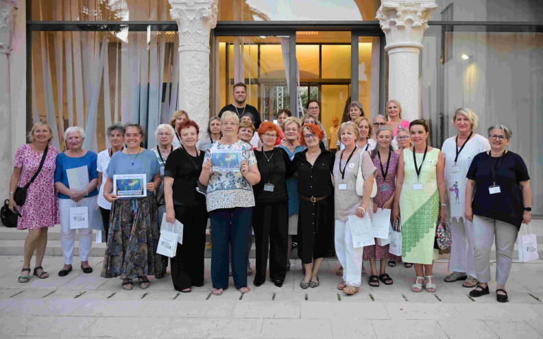 Paška čipka blistala je i na modnoj reviji