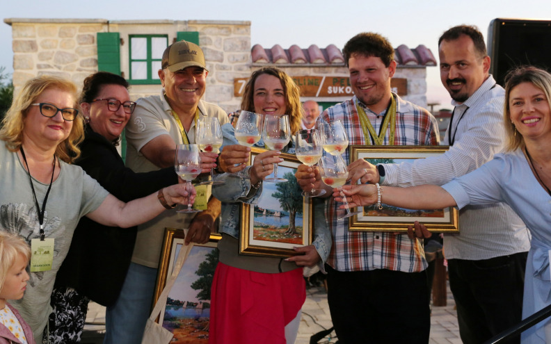 SUKOŠANSKA SEZONA Feštice, klape, jazz, Beach  party, Festival pršuta i vina...