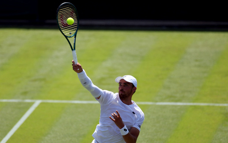 Tsitsipas predao Royeru, Bonzi izbacio Medvjedeva