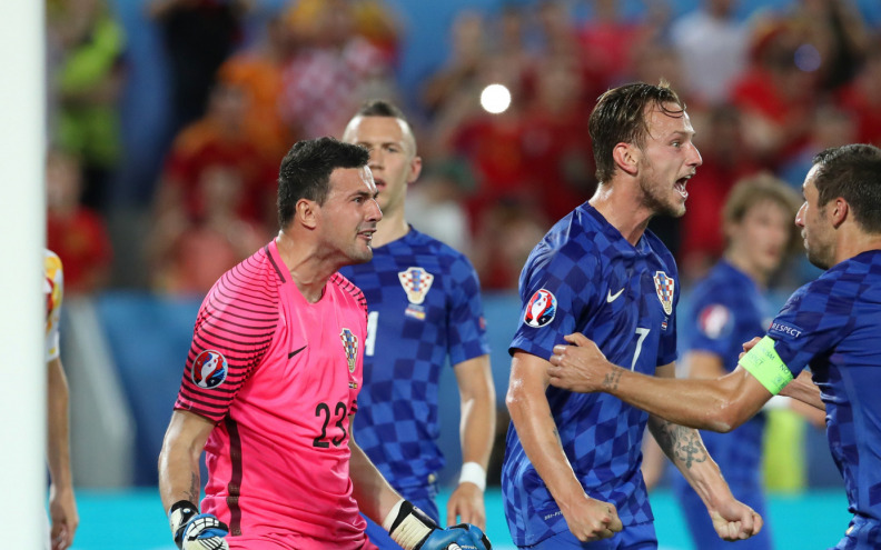 NA DANAŠNJI DAN: Vatreni su u šarenom sastavu šokirali vladare Europe, heroj je bio - Subašić