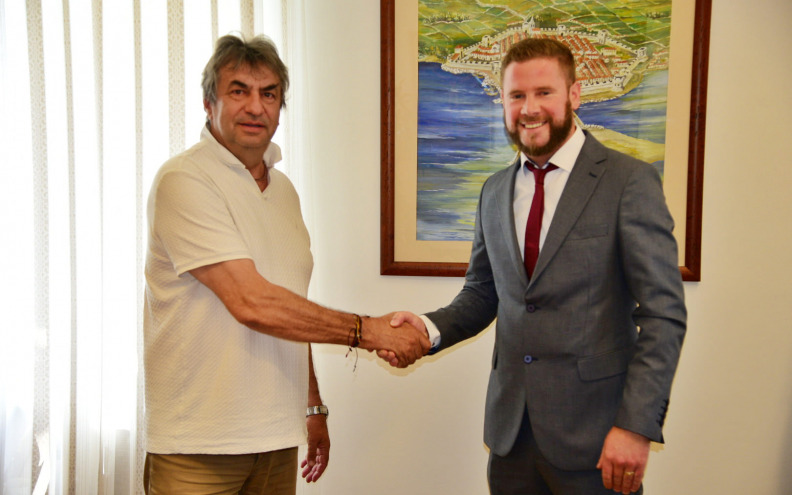 Stipe Žunić preuzeo dužnost gradonačelnika Paga