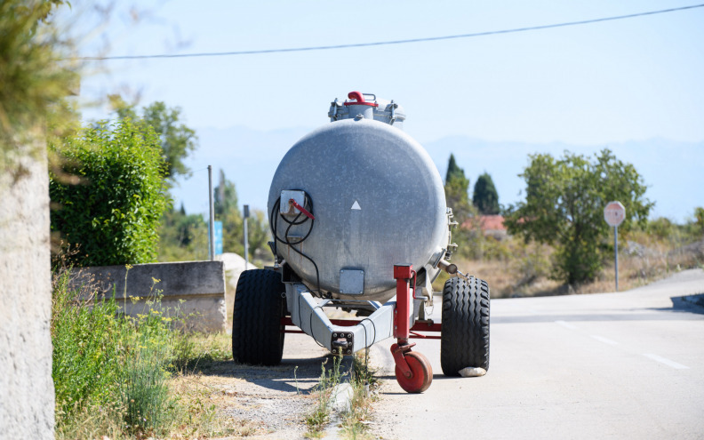 Mještani Bruške, Medviđe i Popovića prikupljaju peticiju. Samo žele - pitku vodu!