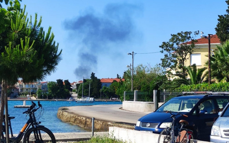 Lokaliziran požar na deponiju u Diklu