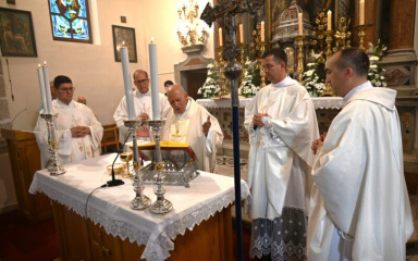 Don Šime Perić proslavio svoj dijamantni svećenički jubilej u rodnoj župi Sutomišćica