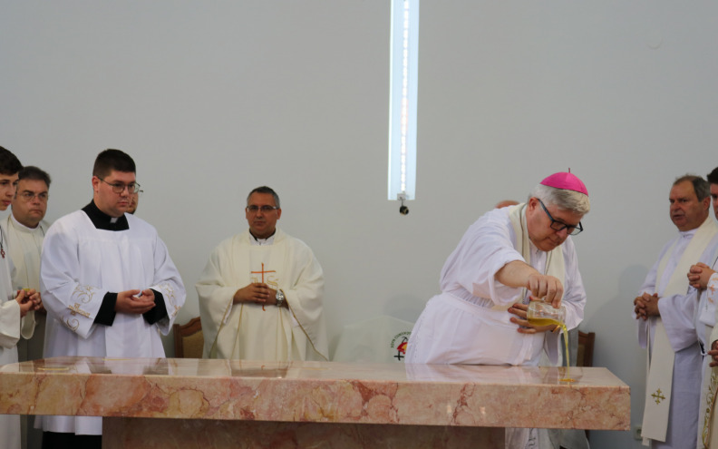 [FOTO] U Lisičiću svečano posvećena župna crkva. Nadbiskup: Niste dopustili da zadnju riječ ima mrak