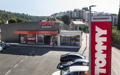 Tommy otvorio vrata svog prvog prodajnog mjesta u Obrovcu