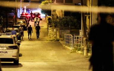 Poznat identitet para ubijenog u garaži. Policija istražuje sumnjiv motor